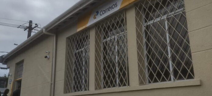 A agência de Itanhaém atende de segunda a sexta-feira, das 9h às 17h.