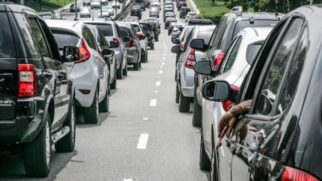 Motoristas que seguem em direção a capital devem se preparar para um deslocamento mais demorado e considerar rotas alternativas, se possível