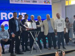 Autoridades - incluindo o vice-presidente Geraldo Alckmin - assinaram o termo para mudança de local