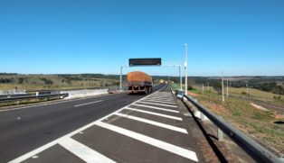 No total, são 2,4 mil quilômetros de conexão sem fio nos trechos concedidos, com mais de três mil pontos de transmissão