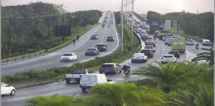 O ápice do congestionamento acontece na Avenida Ayrton Senna da Silva