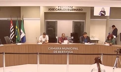 O caso aconteceu em maio deste ano, onde o vereador Eduardo Pereira de Abreu (PSD) se negou a ler um projeto de lei voltado ao público LGBTQIA+
