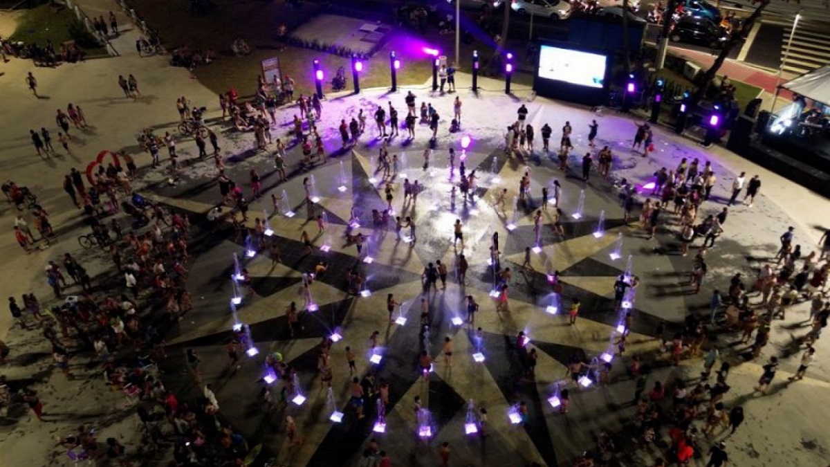 A fonte interativa de São Vicente reúne multidões aos fins de semana