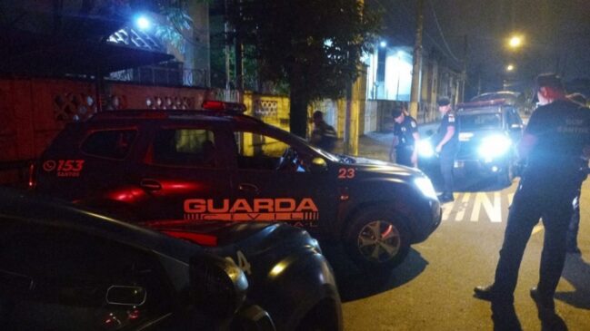 Segundo uma fonte dentro da Guarda Municipal, os comerciantes não precisavam ligar sequer para o número 153, bastando apenas enviar uma foto de pessoas deitadas em frente ao seus estabelecimentos para exigir a ação