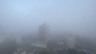 Nesta foto você deveria ser capaz de ver Guarujá, mas neblina engoliu o município