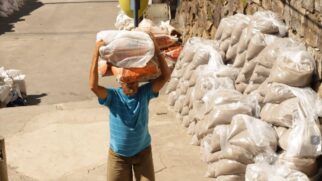 Carregadores do Monte mostra uma rotina difícil de uma série de trabalhadores de Santos