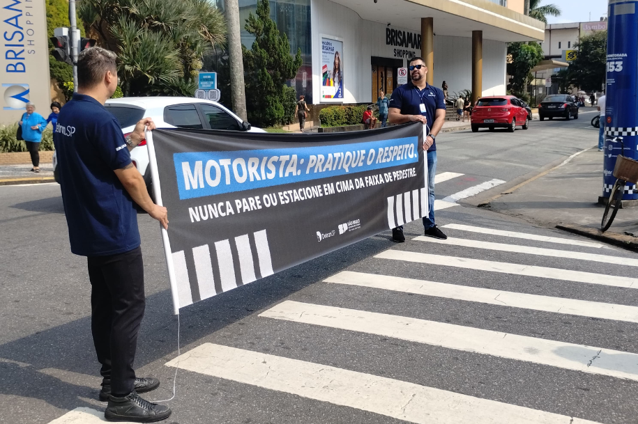 Ação foi realizada em frente ao Paço Municipal, no Centro