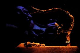 Cena do espetáculo 'Hoje Godot Não Vem', da Mostra Estadual