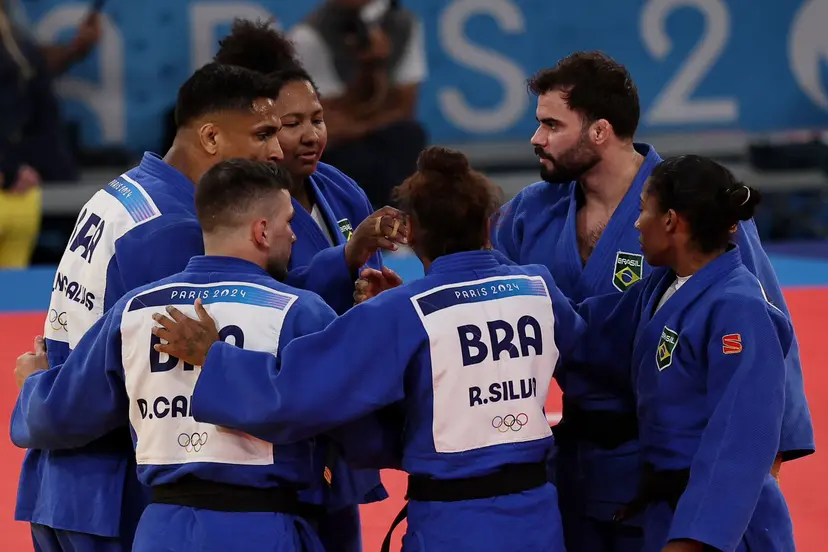 O Brasil venceu a Sérvia na repescagem e vai disputar a medalha de bronze no judô por equipes