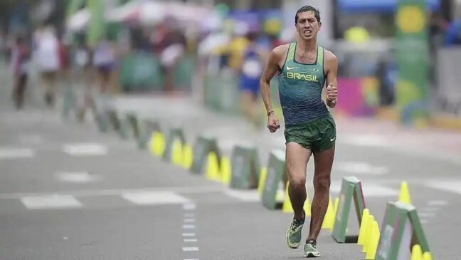 Oficialmente, o atleta que compete no esporte é chamado de marchador