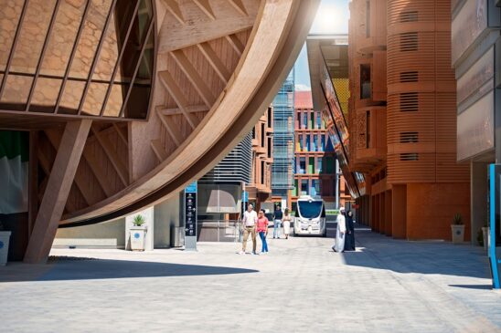 Masdar City foi construída do zero e no meio do deserto do Emirados Árabes