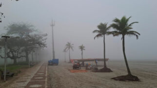 A neblina voltou ainda forte na manhã deste sábado (3)