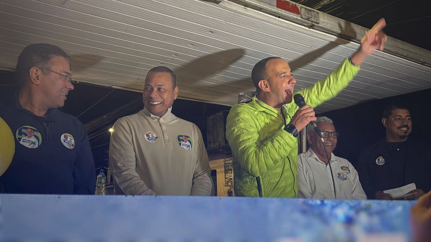 O deputado federal Paulo Alexandre Barbosa durante ato em Cubatão