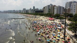 A cidade de Santos está localizada em uma região com um histórico geológico complexo
