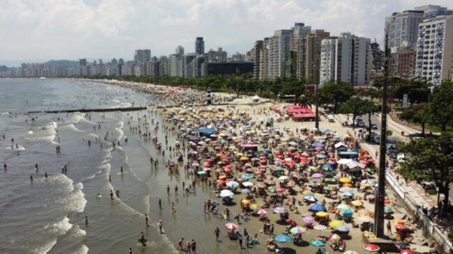 A cidade de Santos está localizada em uma região com um histórico geológico complexo