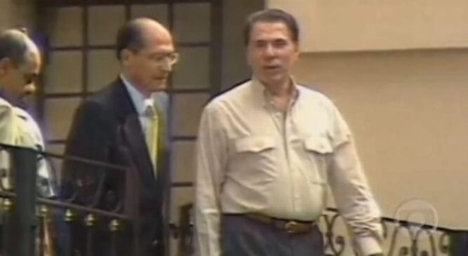 Silvio Santos ao lado do então governador de SP, Geraldo Alckmin, em 2001