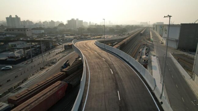 Viaduto foi erguido nas proximidades do terminal portuário Eldorado Brasil