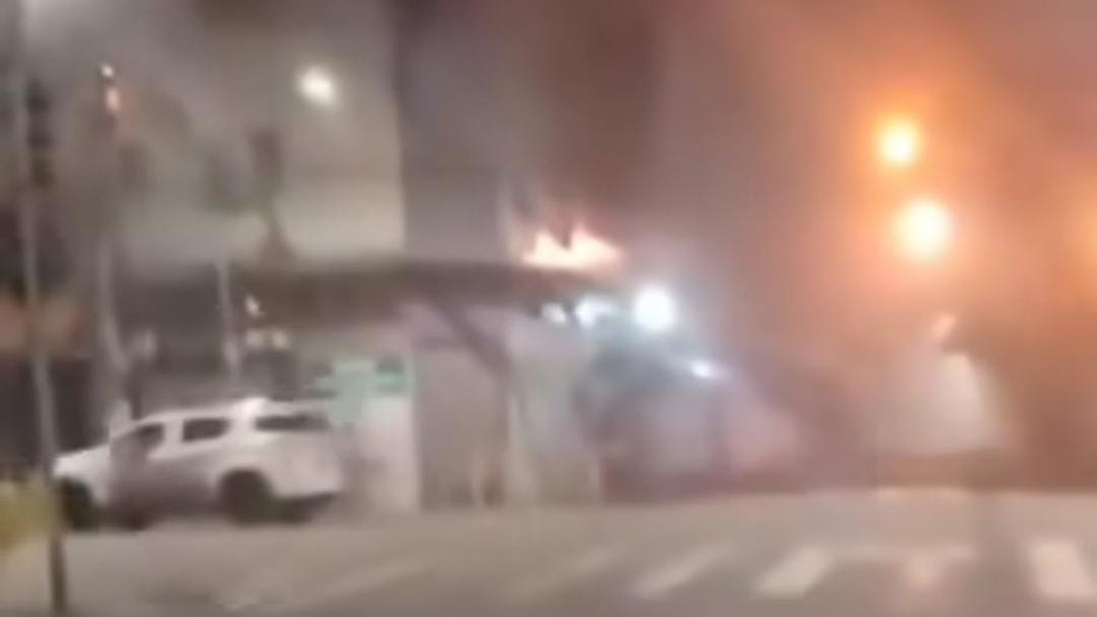 Segundo relatos, homens armados roubaram duas agências bancárias na Avenida 9 de Abril