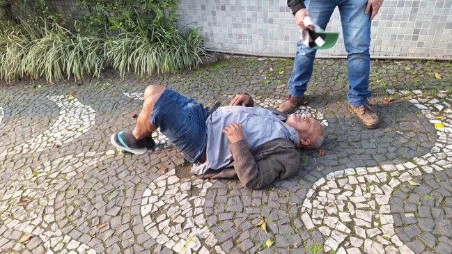 O idoso foi encontrado deitado na rampa do pronto socorro do hospital
