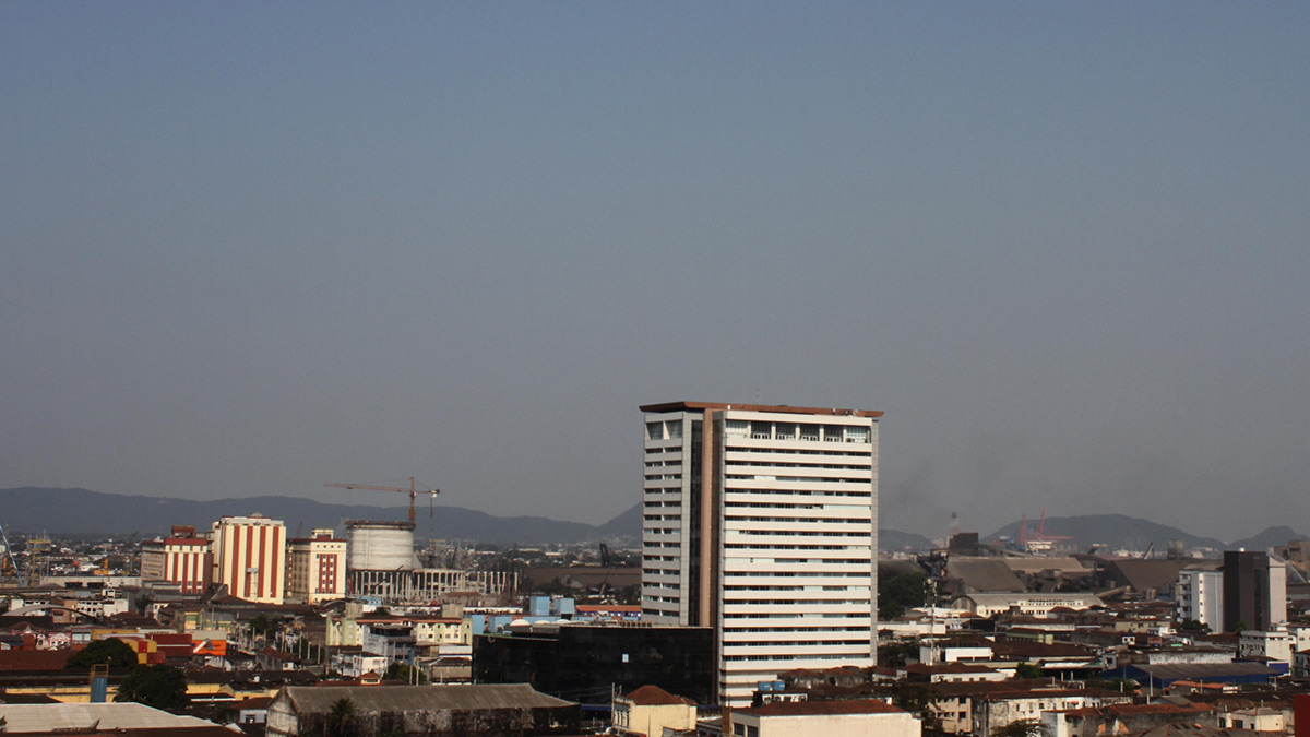 O céu voltou a ficar cinza nesta sexta-feira (12)