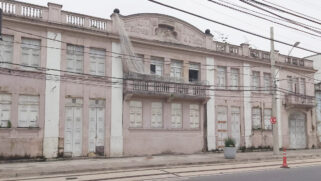 A cidade abrigou A Leoneza Comercial e Industrial, uma fábrica que se tornaria famosa mundialmente por seus produtos à base de banana