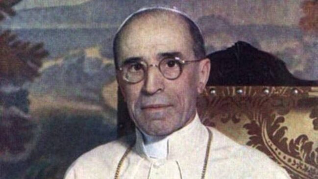 Ele se tornou papa em 1939, permanecendo no cargo até o ano da sua morte