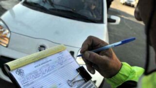 Dirigir com retrovisores inadequados é considerado uma infração grave, e a fiscalização está rigorosa.