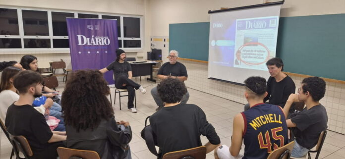 Os futuros jornalistas acharam na feira uma perspectiva de que pode, sim, haver mercado para Jornalismo no futuro
