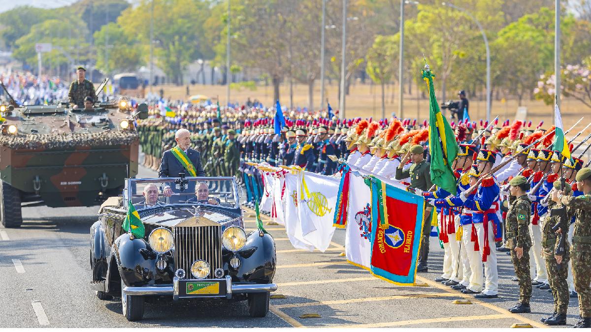 Presidente Luiz Inácio Lula da Silva no desfile do 7 de Setembro