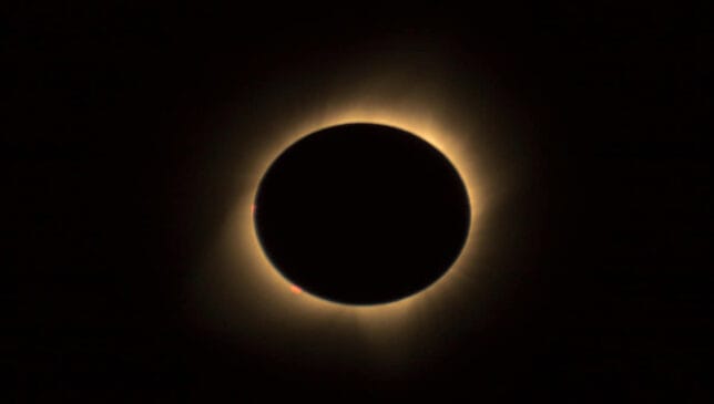 Evento científico acontece por conta da lua estar alinhada entre a Terra e o Sol, com o diâmetro da Lua estando menor que do Sol