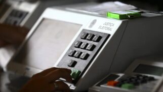 Em termos simples, um vereador pode se reeleger quantas vezes conseguir
