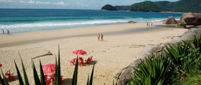 O nome da Praia do Cepilho foi dado em homenagem a uma ferramenta utilizada para fabricar canoas.