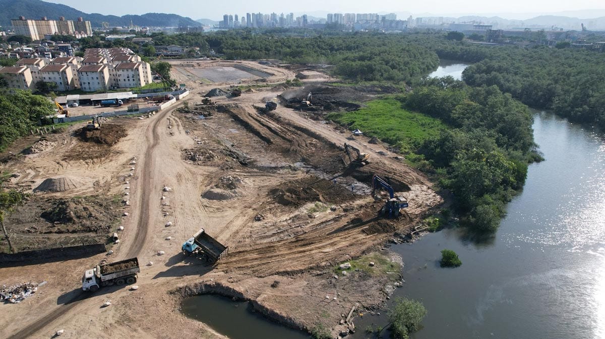 Denunciantes acreditam que o assoreamento dos canais foi intensificado com o projeto que está em fase de alteração do solo