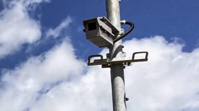 O órgão aponta que o trecho é considerado crítico, com histórico de acidentes relacionados ao excesso de velocidade