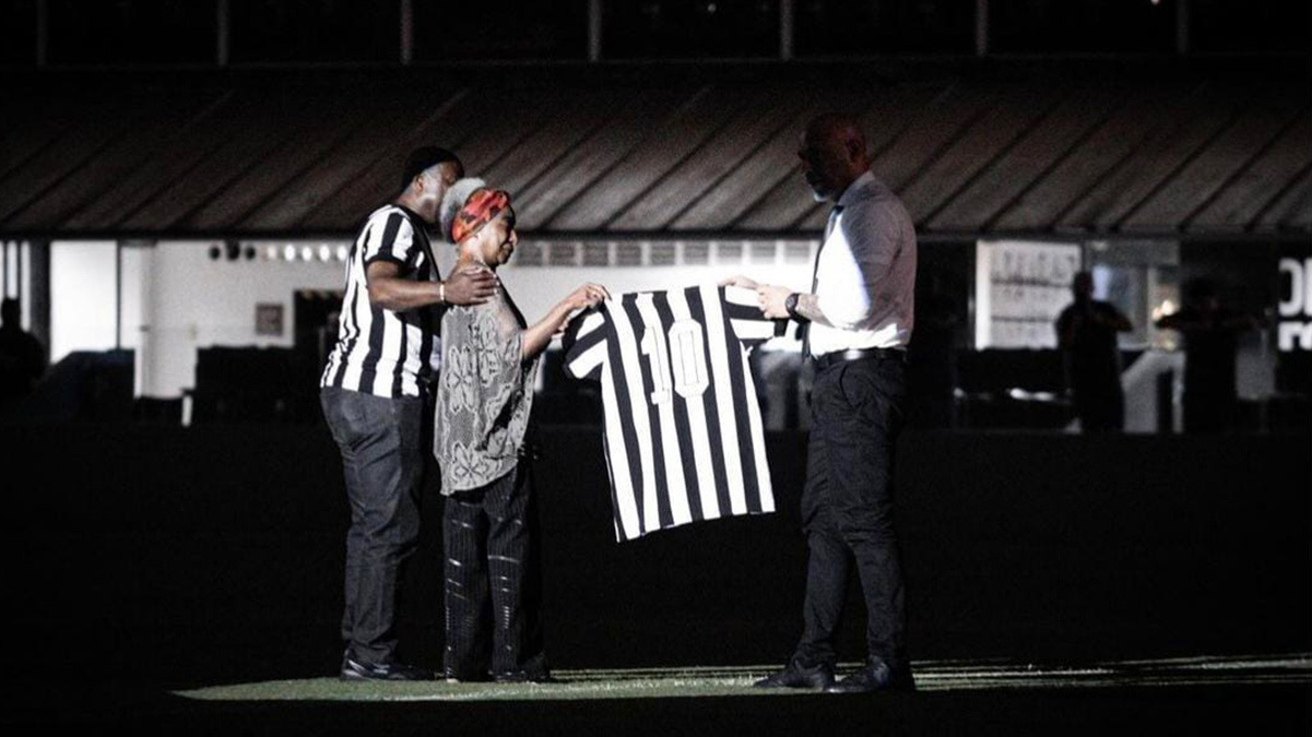 O evento em celebração pelos 50 anos da despedida de Pelé do gramado da Vila Belmiro foi de arrepiar