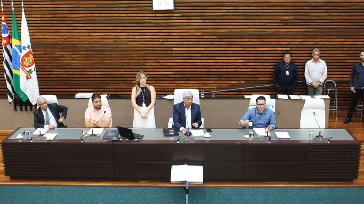 A sessão começa às 16h desta terça-feira (8), no plenário Doutor Oswaldo De Rossis