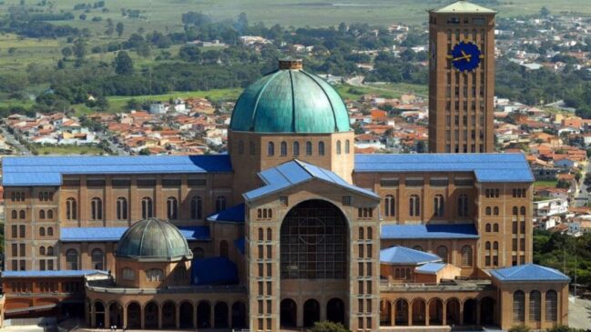 A história de Aparecida tem suas origens em um evento que, para os fiéis, foi considerado milagroso