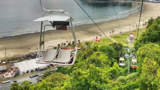 Com uma extensão de cerca de 700 metros, o teleférico percorre 560 metros sobre a Mata Atlântica