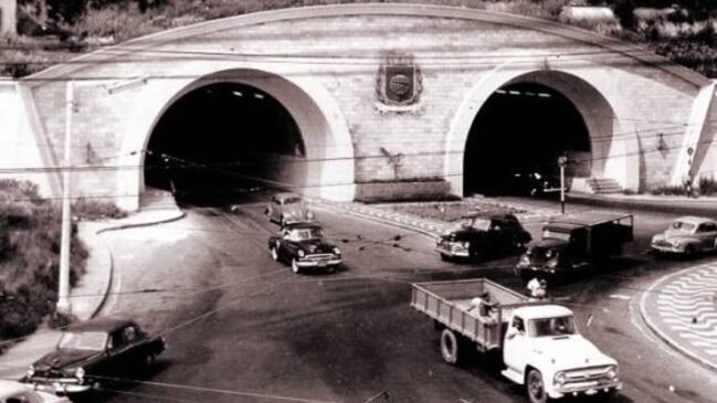 A construção do túnel teve início em 22 de dezembro de 1949, durante o mandato do então prefeito Rubens Ferreira Martins