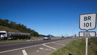As rodovias federais, identificadas pelo prefixo "BR", são as principais vias de ligação entre estados e regiões do país