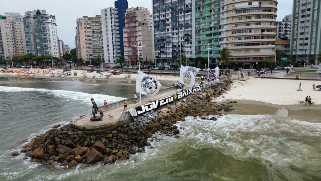 Organizadas e mascotes fizeram a festa na manhã deste sábado (26)