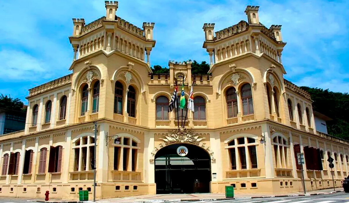 Foram eleitos neste domingo (6) os vereadores que assumem uma cadeira na Câmara de Santos