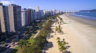 Quem for a Santos, pode se divertir no mar sem se preocupar