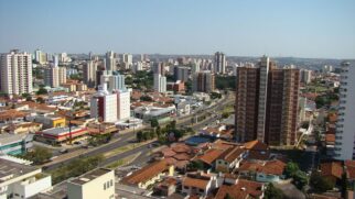 Moradores e visitantes compartilham uma série de histórias que vão desde lendas urbanas até situações inusitadas