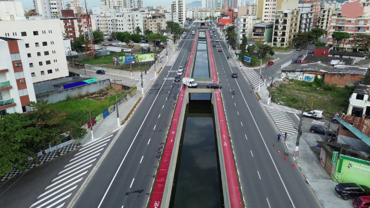 E a maioria dessas obras tem como vetor a Avenida Dom Pedro, na Enseada
