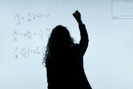 Participaram do levantamento 3.012 profissionais da educação básica e superior do ensino público e privado de todo o País