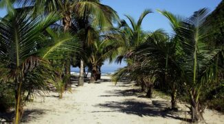 A praia Caramborê, em Peruíbe, é perfeita para quem quer se isolar