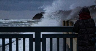 Frente fria vai trazer muita chuva e ventos fortes ao litoral de SP nessa semana
