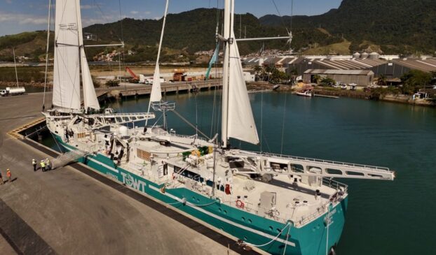 Embarcação sustentável vai transportar 9,8 mil sacas de café até a Europa