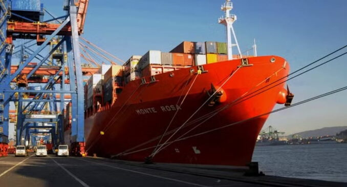 O Porto de Santos é responsável por 29% da corrente comercial nacional, totalizando US7,3 milhões